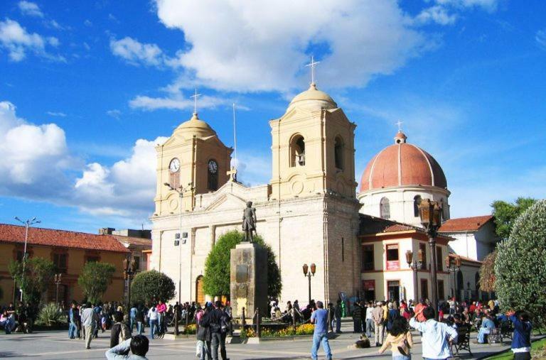 Casa Blanca Hospedaje Huamancaca Exterior foto