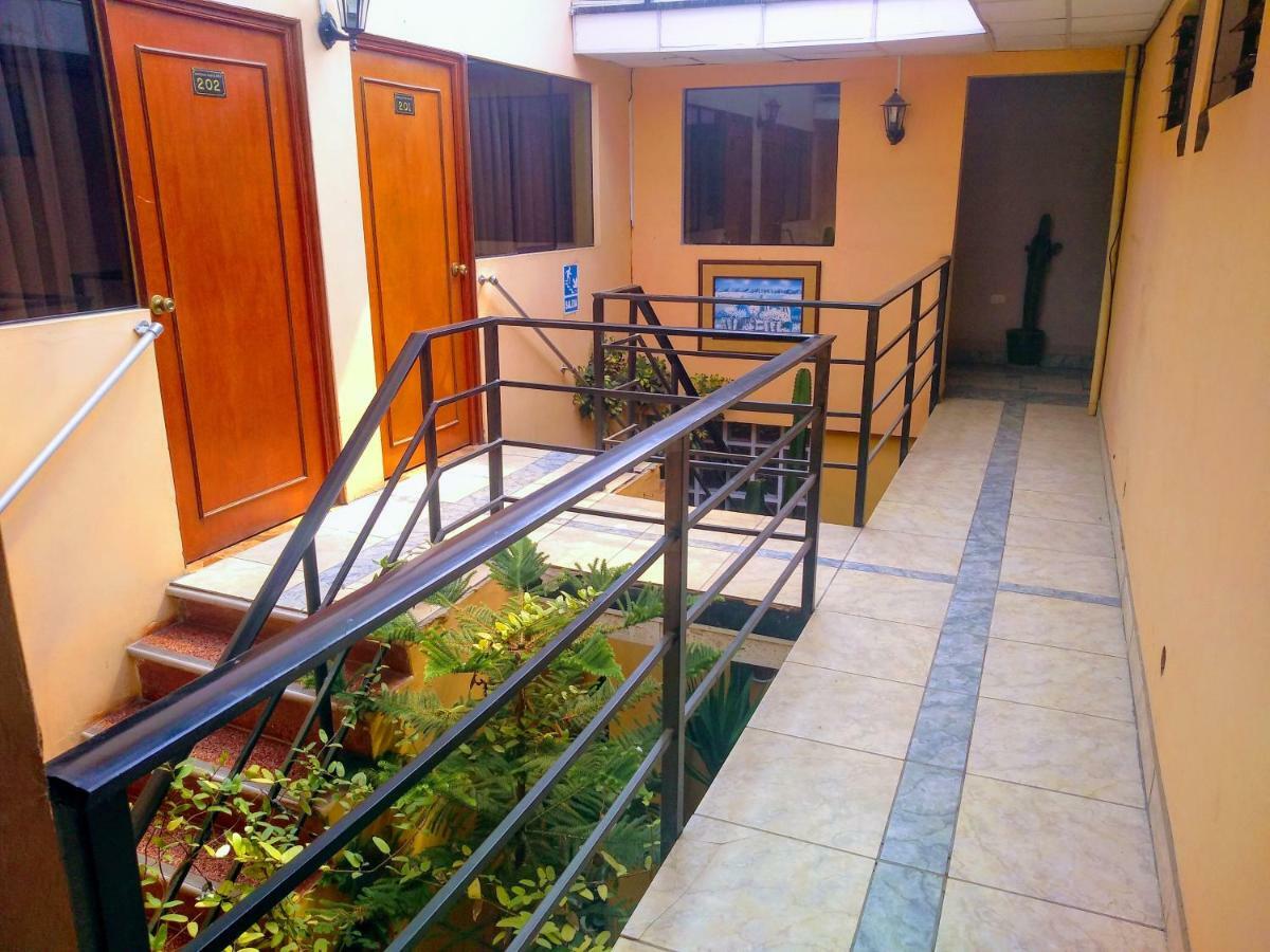 Casa Blanca Hospedaje Huamancaca Exterior foto